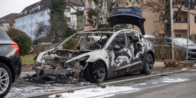 Auto Klub – Objavljeni osobni podaci svih vlasnika Tesli! ‘Postoji samo jedan način da nestanete s popisa’