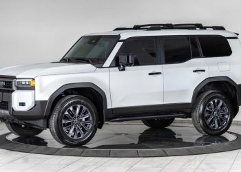 Auto Klub – Otporna na bombe: Ova jako blindirana Toyota Land Cruiser je istinska tvrđava na kotačima