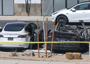 Auto Klub – S kanadskog sajma automobila izbačena Tesla: Organizatori se boje za sigurnost