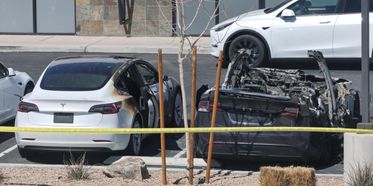 Auto Klub – S kanadskog sajma automobila izbačena Tesla: Organizatori se boje za sigurnost