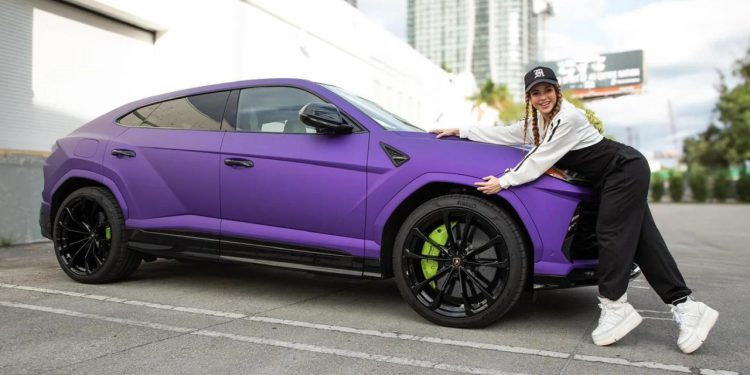 Auto Klub – Shakira je obožavatelju poklonila Lamborghini: On ga sada prodaje jer si ne može priuštiti servise i gorivo