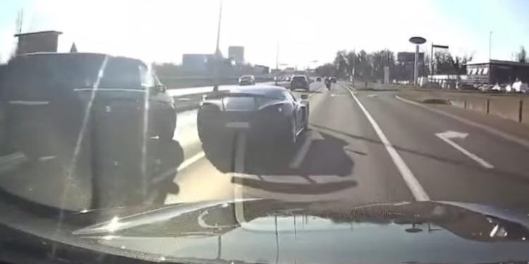 Auto Klub – Slalom po Ljubljanskoj aveniji: Pogledajte divljačku vožnju u Rimac Neveri