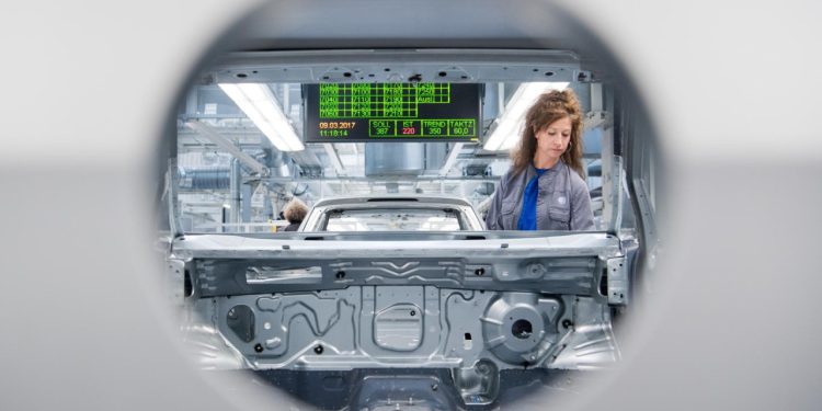 Auto Klub – Spriječen slom: Europska komisija mijenja pravila o emisijama kako bi pomogla automobilskoj industriji