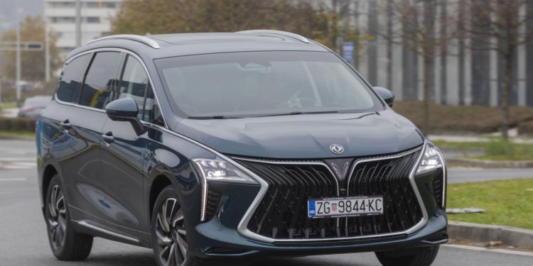 Auto Klub – Testirali smo Forthing U-Tour 1.5 T Exclusive: Sedmerosjed s turbobenzincem od 177 KS i gotovo diskontnom cijenom