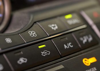 Auto Klub – U par koraka: Pritiskom i vještim korištenjem dva gumba u automobilu do brže ugrijane kabine
