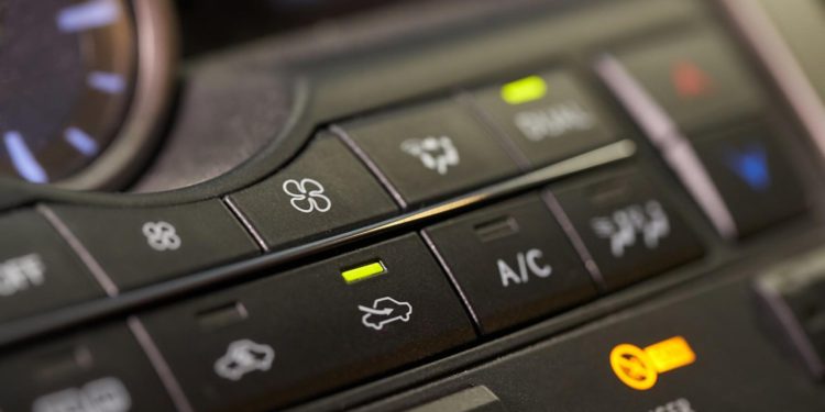 Auto Klub – U par koraka: Pritiskom i vještim korištenjem dva gumba u automobilu do brže ugrijane kabine