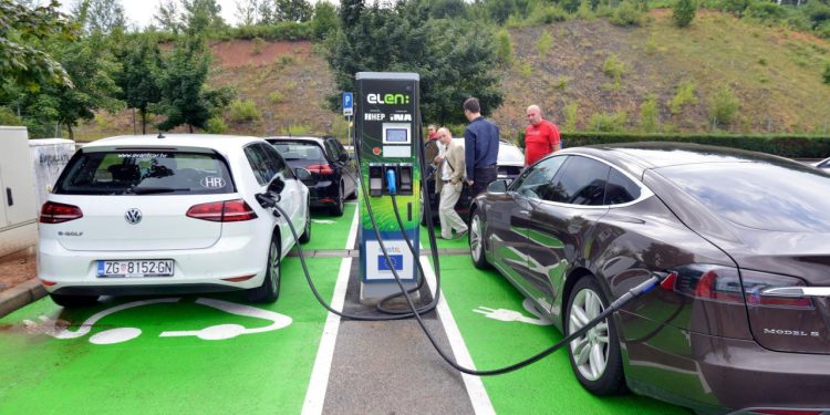 Auto Klub – Udar na vlasnike električnih vozila: HEP osjetno podiže cijene punjenja