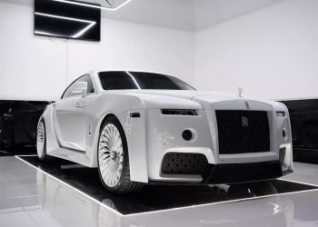 Auto Klub – Uz novac sve je moguće: Ovakav Rolls Royce još niste vidjeli, ima proširenu karoseriju i zmijsku kožu