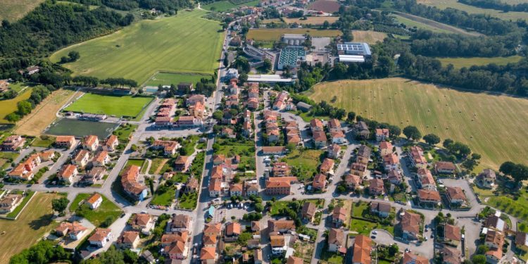 Auto Klub – Vozači trljaju oči: U talijanskom gradiću postavljeno ograničenje brzine od 46 km/h, razlog je zanimljiv