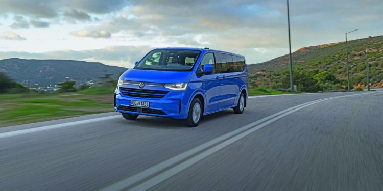 Auto Klub – Vozili smo Volkswagen Caravelle i Transporter Furgon T7: S njima možete i na kraj svijeta