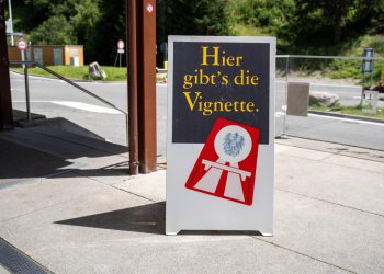 Auto Klub – Žena pokušala kupiti jeftiniju austrijsku vinjetu, pa joj s računa nestalo 48.000 eura