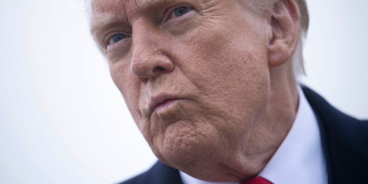 Ažuriranja Trump Live: Predsjednik obećava da neće prkositi sucima nakon što ga je glavni sudac Vrhovnog suda John Roberts