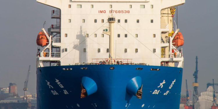 BROD S TISUĆU LICA Kineski brodovi mijenjaju identitet na moru