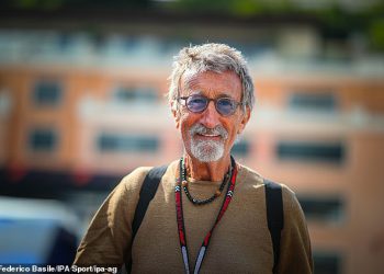 Bernie Ecclestone objašnjava zašto neće ići na sprovod Eddieja Jordana, jer Formula 1 Titan odaje počast trkačkoj legendi