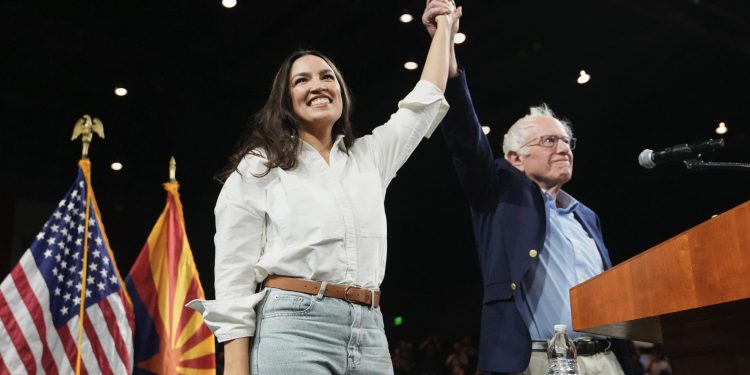 Bernie Sanders, AOC, ciljajte na Trumpa i mošusa, kao i demokrati, na zapadne skupove