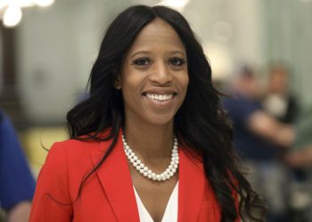 Bivša Utah veleposlanica Mia Love, prva crna republikanska žena izabrana u američku kuću, umire u 49