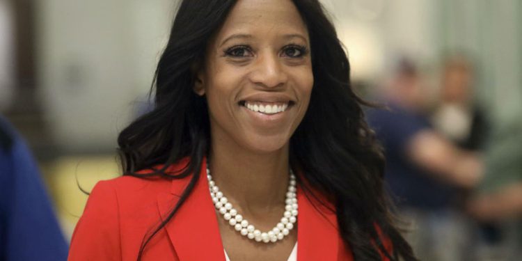 Bivša Utah veleposlanica Mia Love, prva crna republikanska žena izabrana u američku kuću, umire u 49