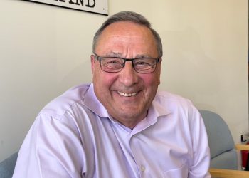 Bivši guverner GOP -a koji je promatrao za Kongres u ključnom okrugu Swing