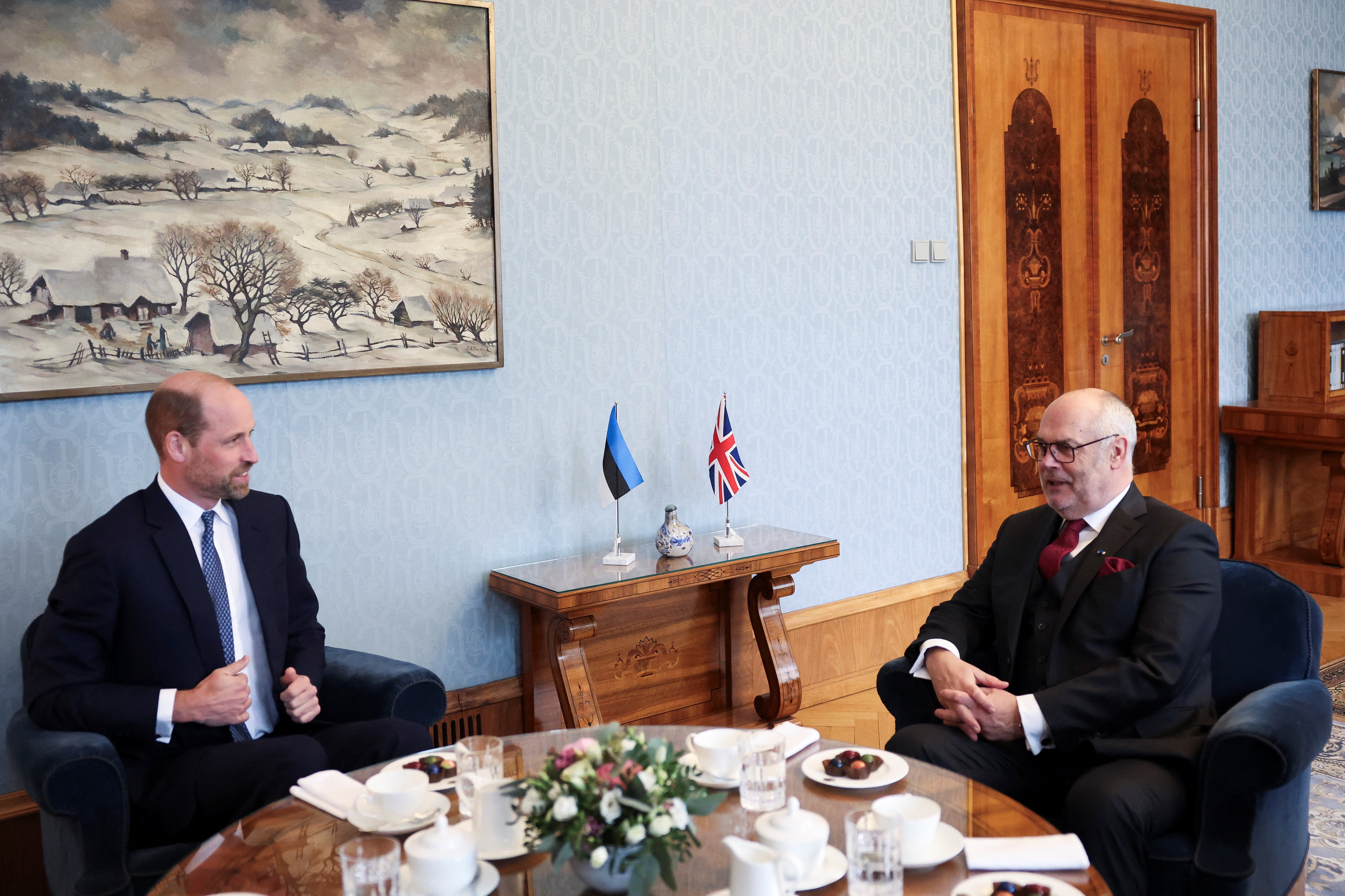 Princ od Walesa susreo se s estonskim predsjednikom Alar Karisom u Estonskom predsjedničkom uredu u Tallinnu