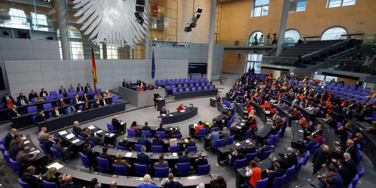 Bundestag izglasao promjene, Njemačka smije na obranu trošiti i više od 45 milijardi eura