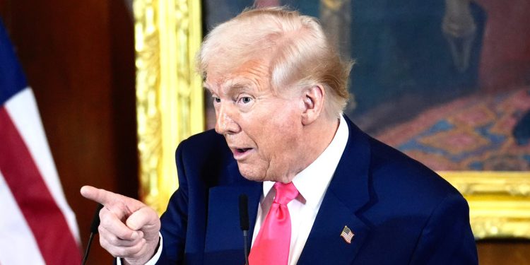 CNBC Reporter naziva Trumpu “ludost,” domaćin se pita hoće li “izraditi” recesiju