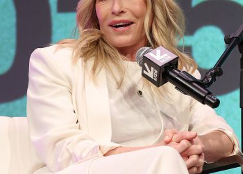 Chelsea Handler pravi Savage Sex Jab kod Elona Muska dok se pojavljuje na SXSW -u u Teksasu