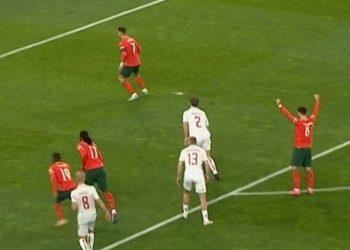 Čini se da Bruno Fernandes slavi prije kaznenog udarca Cristiana Ronalda protiv Danske … samo da bi 40-godišnjak vidio da je njegov šokantni napor spašen