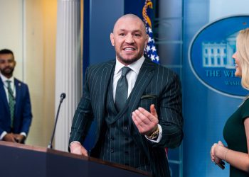 Conor McGregor kaže da će se kandidirati za predsjednika Irske samo 10 godina nakon što je izjavio: ‘F *** politika’