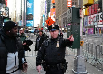 Čovjek je zapalio na Times Squareu dok policija lovi napadača nakon sličnih napada mjesecima ranije