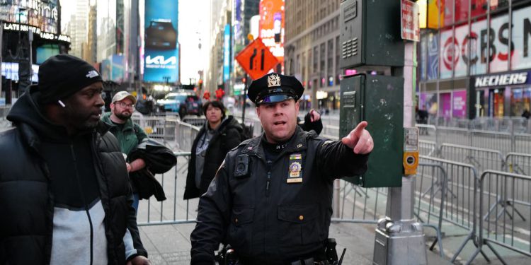 Čovjek je zapalio na Times Squareu dok policija lovi napadača nakon sličnih napada mjesecima ranije