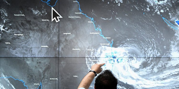 Cyclone Alfred Ažuriranja uživo: Australija otkazuje više od 200 letova jer je rijetka oluja kategorije 2 blizu istočne obale