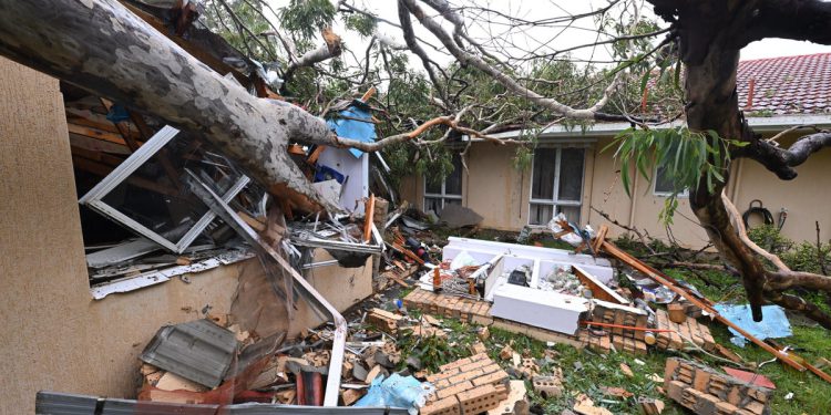 Cyclone Alfred: Kako da ciklona bude svoj dom kako bi se spriječio da se raspadne