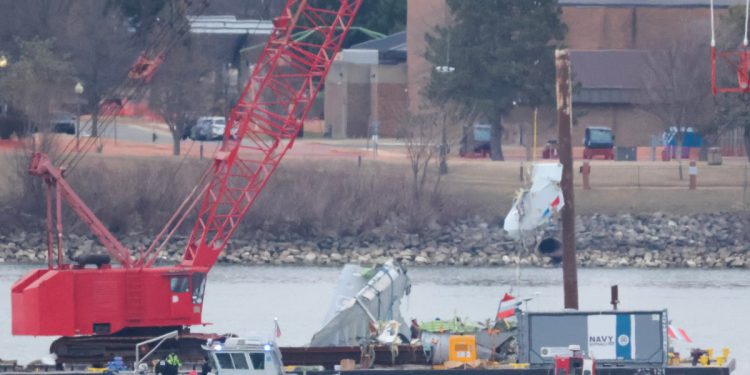 DC avionska nesreća: NTSB zahtijeva hitna ograničenja na helikopterskim rutama u blizini zračne luke Reagan, nakon što je poginula 67