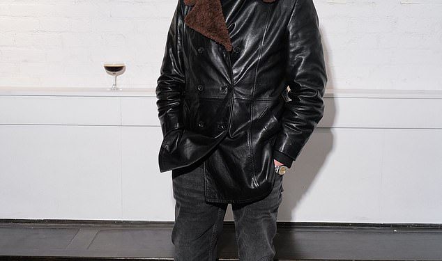 Damien Lewis, 54, podržava djevojku Alison Mosshart (46) na otvaranju svog izložbe za umjetnost u New Yorku
