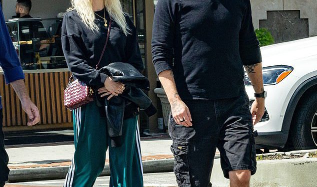 Dave Grohl i supruga Jordyn Blum zajedno su zajedno izlazili u LA -u dok ‘rade’ brak nakon ljubavi djeteta