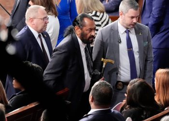 Demokrat al Green prisilio je iz komore nakon što je prosvjedovao Trumpov govor Kongresu