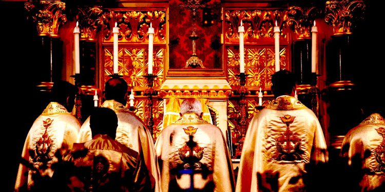 Djevojka prikazala misu za prijateljicu: Svećenik potresen objavio što se potom dogodilo