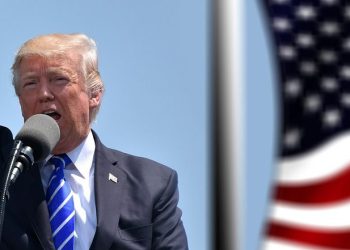 Dogecoin dobiva, XRP pada dok Trump upozorava na “daleko veće” tarife