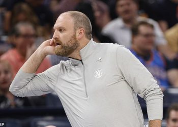 Doigravanje Memphis Grizzlies Vatreni trener Taylor Jenkins u zadivljujućem potezu s devet utakmica za odlazak