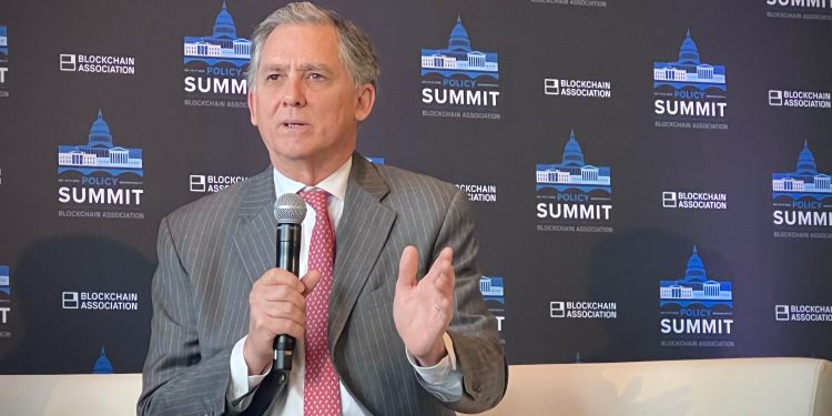 Dok kućni panel udara gume na stabblecoin Bill-u, divovi u old-school financijama otkrivaju smjenu