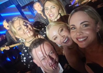 Dok svi pričaju o tvrtki koja je potencijalni kupac Spaladium Arene, njezin zastupnik pozira u društvu poznatih dama