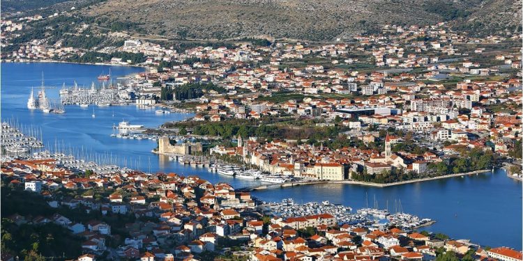 Domovinski pokret Trogir: “SDP-ova vlast ostavlja nered na trogirskoj tržnici”