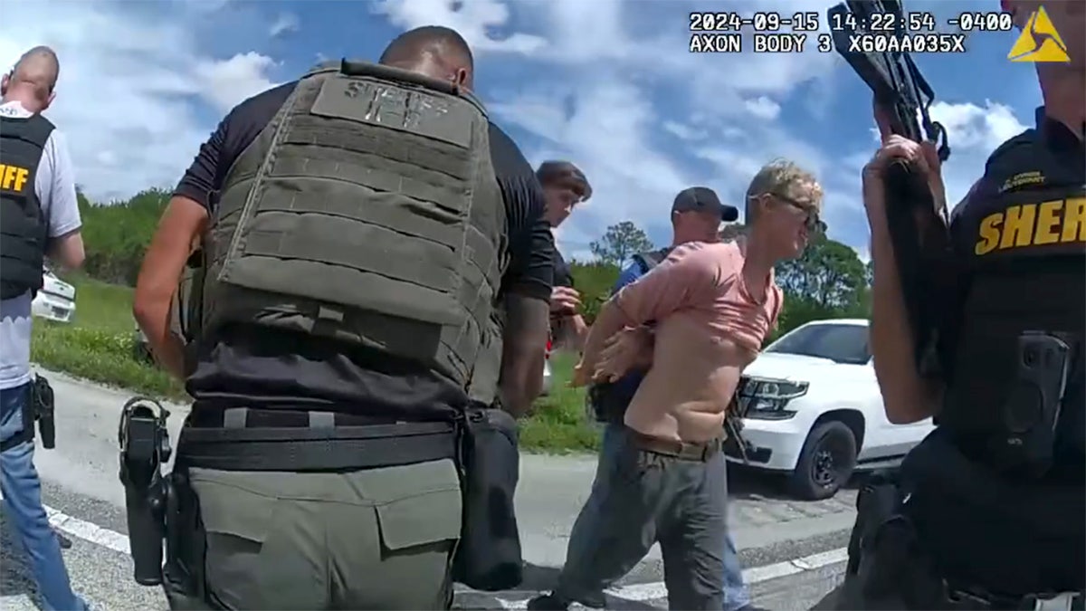 Trumpov pokušaj atentata osumnjičeni za Ryan Routh viđen je da je priveden u pritvor