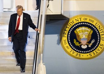 Donald Trump usmjerava novu prijetnju Iranu nakon zračnih napada protiv Houthisa