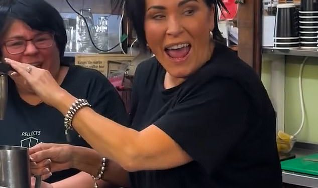EastEnders ‘Jessie Wallace ulijeva kave u poznati londonski kafić prije nego što izvede tu ikoničnu liniju za kupce zvijezda
