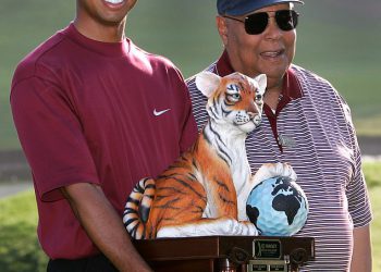 Emotivni trenutak polu-nećaka Tiger Woods prisjeća se posebnog trenutka sa svojim pokojnim ocem nakon što je krenuo