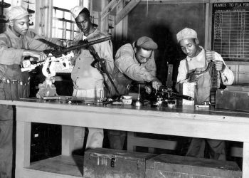 Enola gay hiroshima bombarber, ženski i crni vojnici izbrisani su u šokantnom pentagon dei datoteci čistač