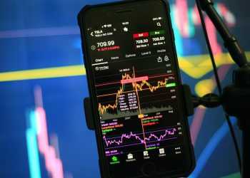 Europske burze oštro pale, ulagači u Americi povlače se iz rizičnijih investicija