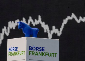 Europske burze skočile, DAX prednjači uoči glasovanja o reformi zaduživanja od 500 milijardi €