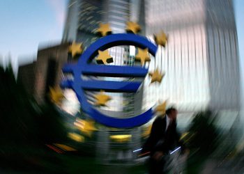 Eurozona ne stoji dobro: Rast privatnog sektora je slab dok inflacija jača. ECB pred dilemom o smanjenju kamatnih stopa